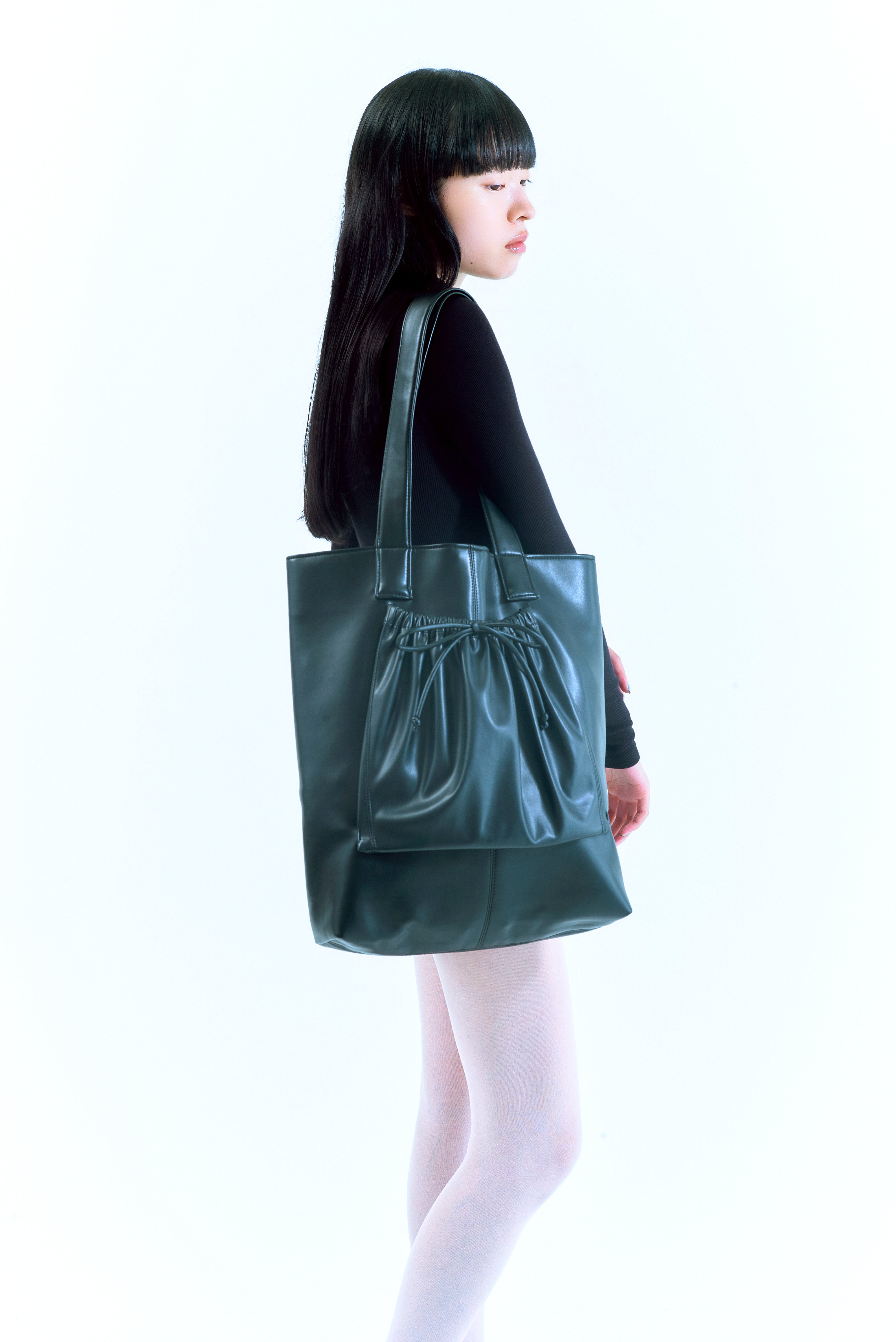バッグ AKIKOAOKI Hard worker bag classic black Hard worker bag classic black AKIKOAOKI – AKIKOAOKI(アキコアオキ